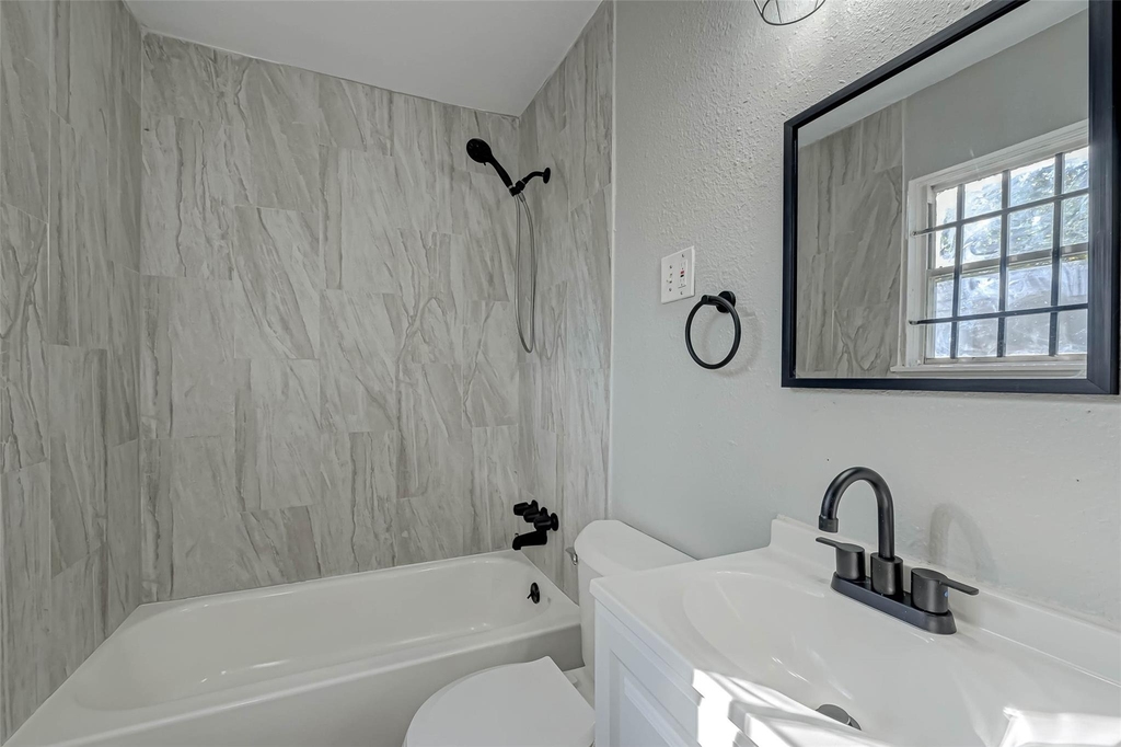 5102 Lyndhurst Drive - Photo 11