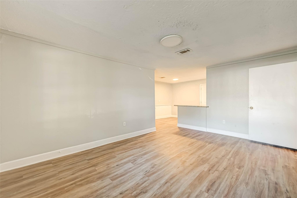 5102 Lyndhurst Drive - Photo 1
