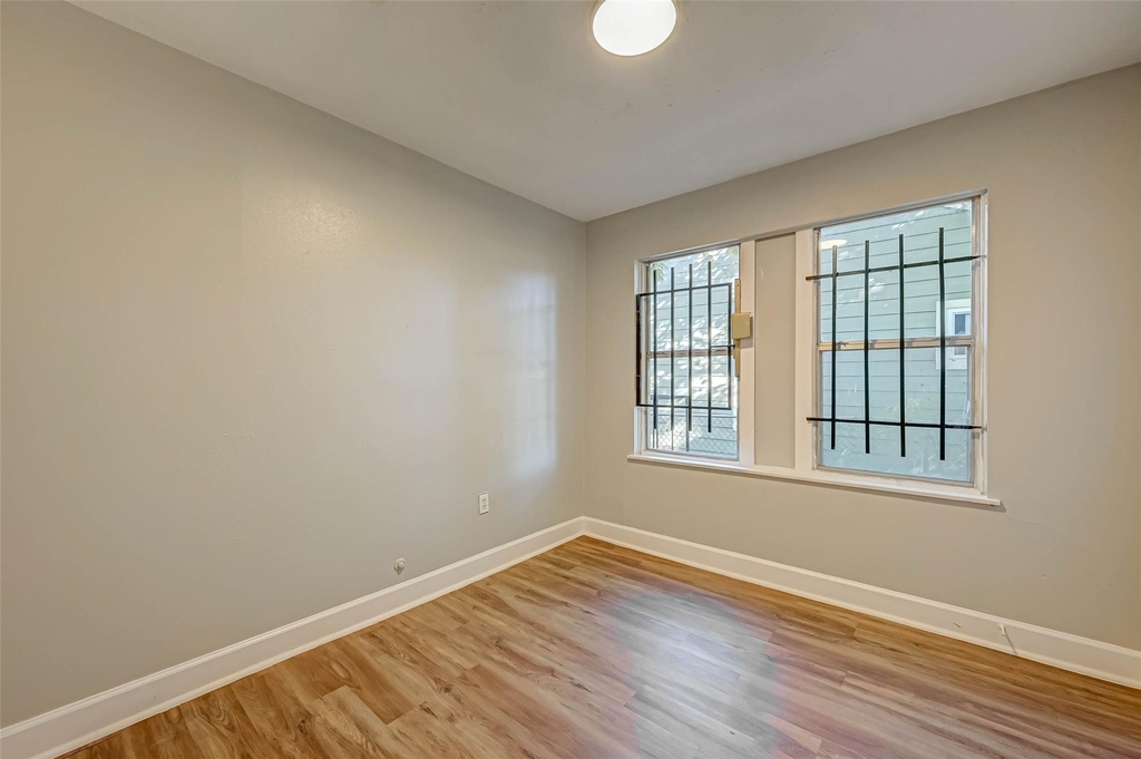 5102 Lyndhurst Drive - Photo 9