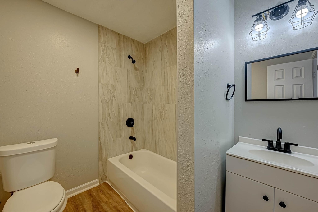 5102 Lyndhurst Drive - Photo 8