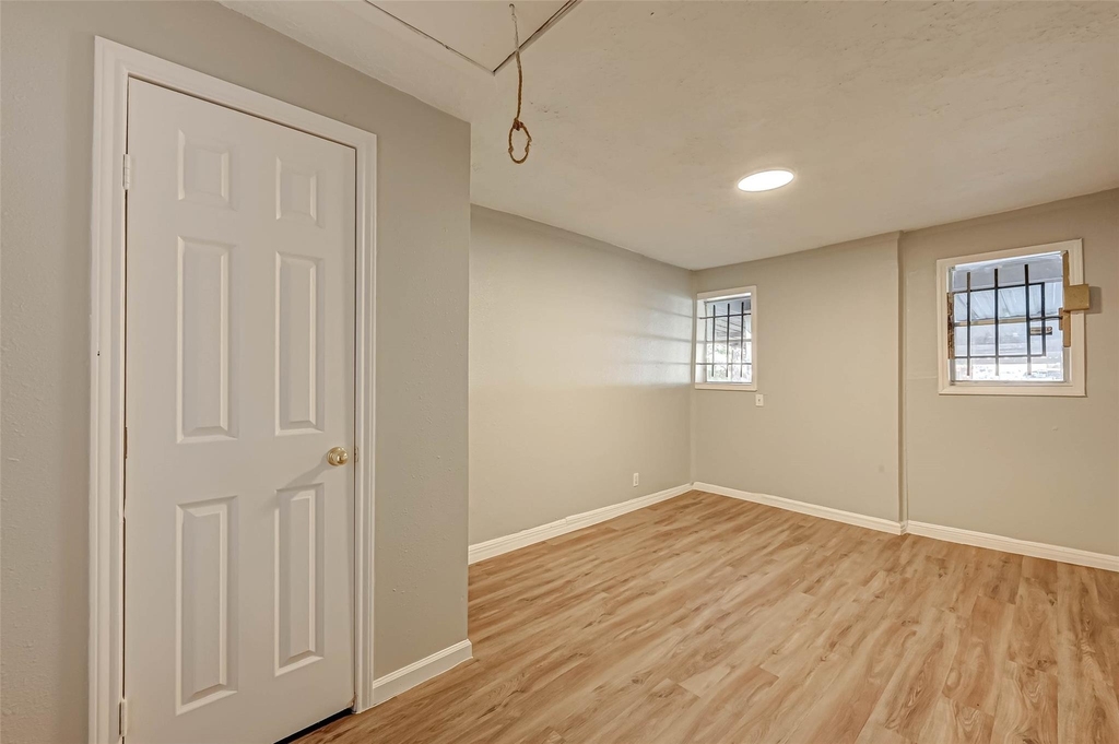 5102 Lyndhurst Drive - Photo 7