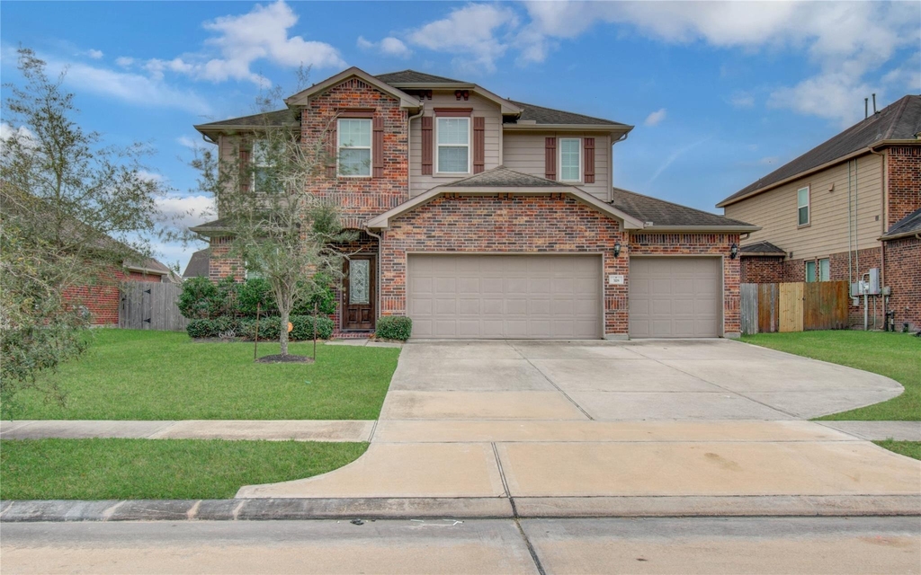 318 Bolton Drive - Photo 0