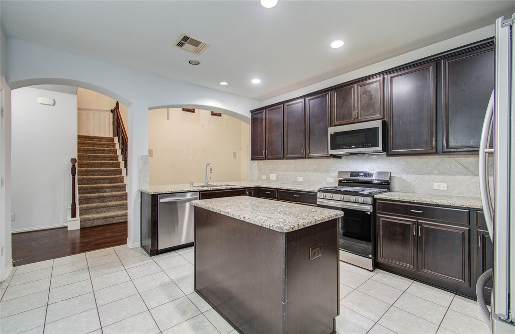 318 Bolton Drive - Photo 9