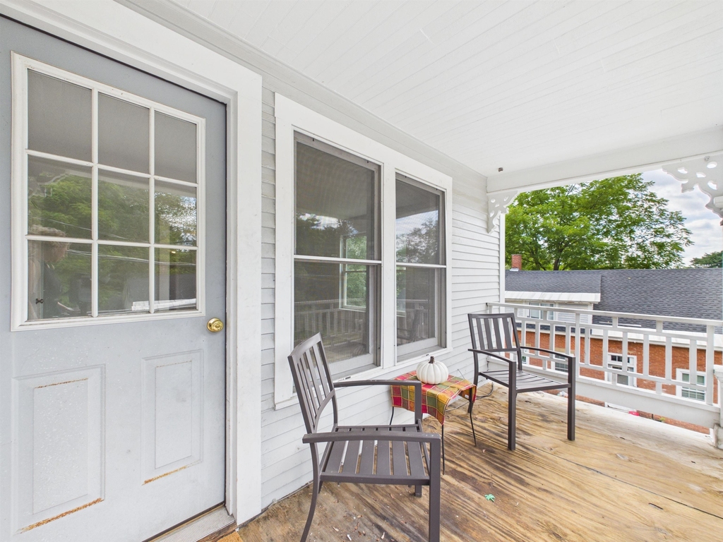 321 Roxbury - Photo 7