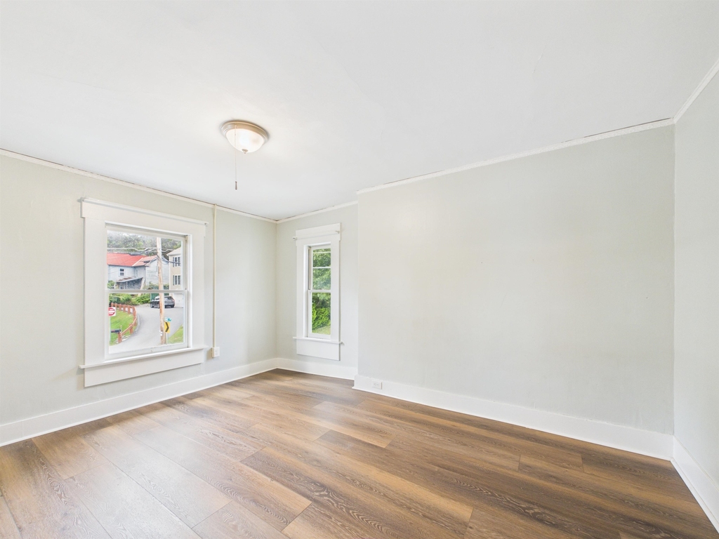 321 Roxbury - Photo 5