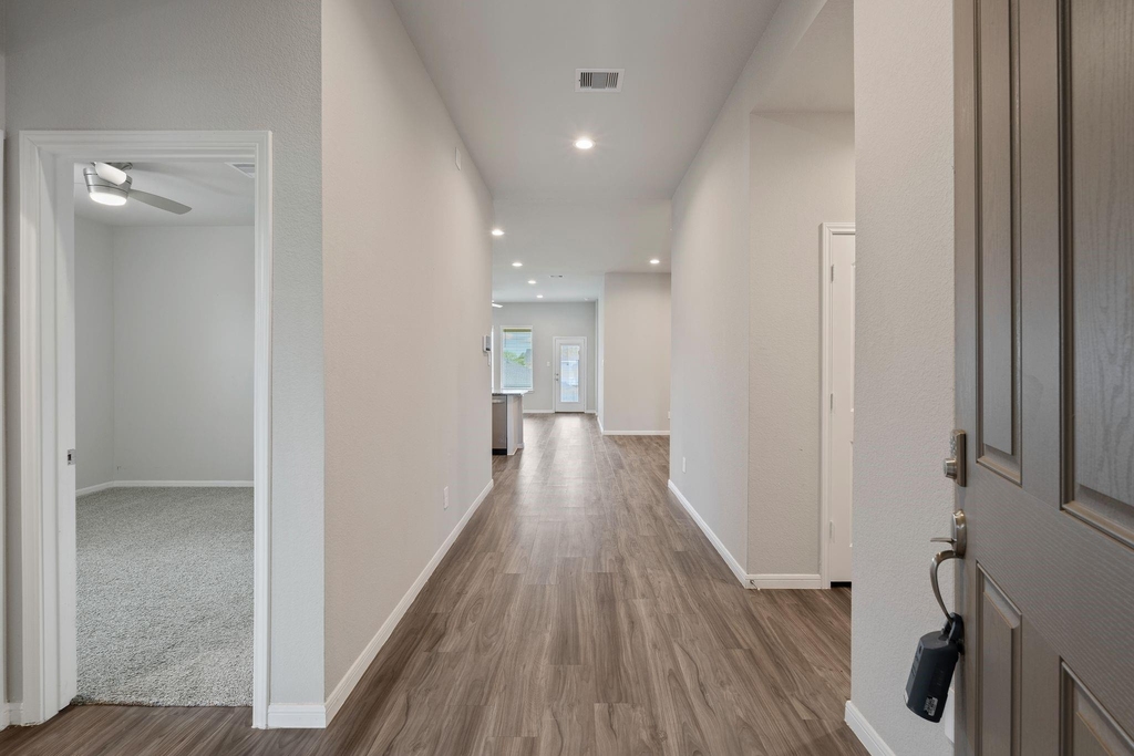 475 Westlake Landing - Photo 2
