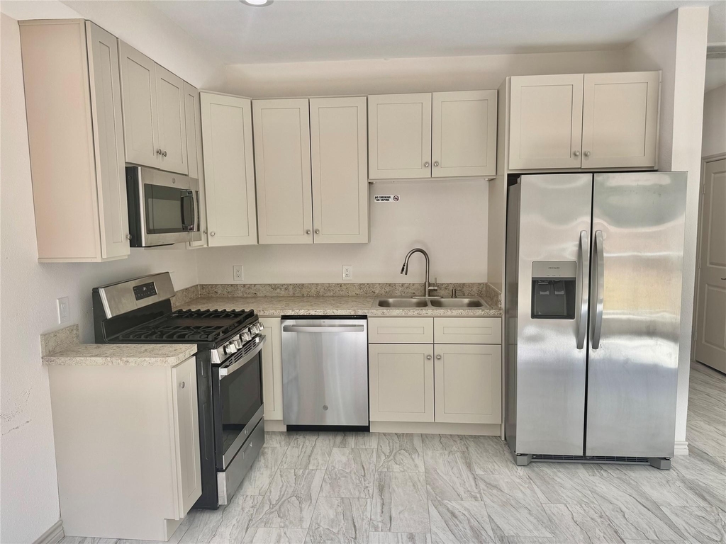 5530 Hirondel St - Photo 6