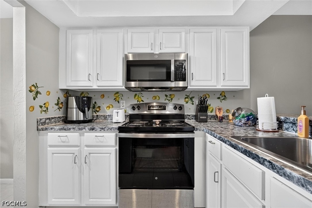 2221 E 5th Street - Photo 3