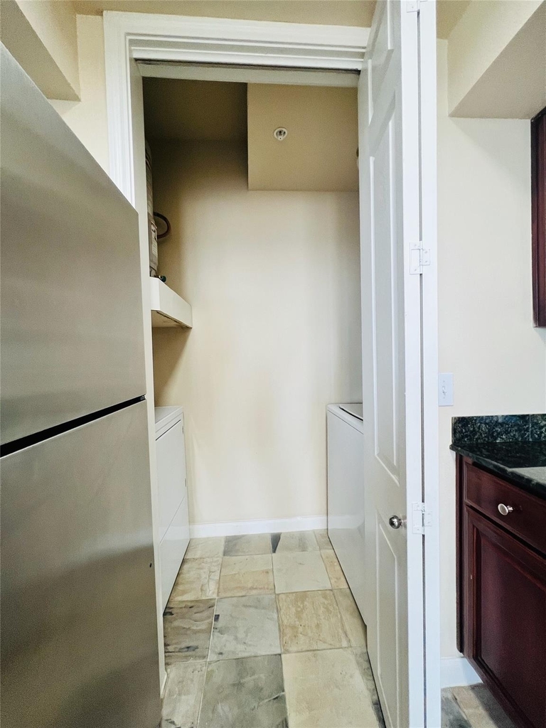 7575 Kirby Drive - Photo 5
