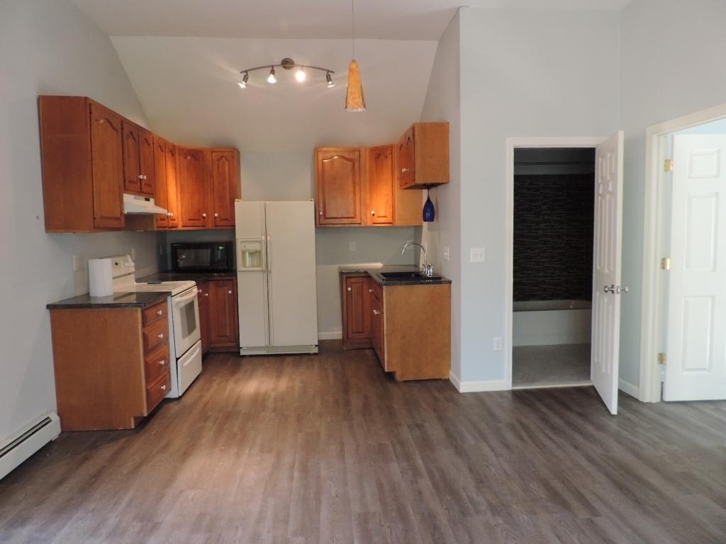 93 Brentwood - Photo 1