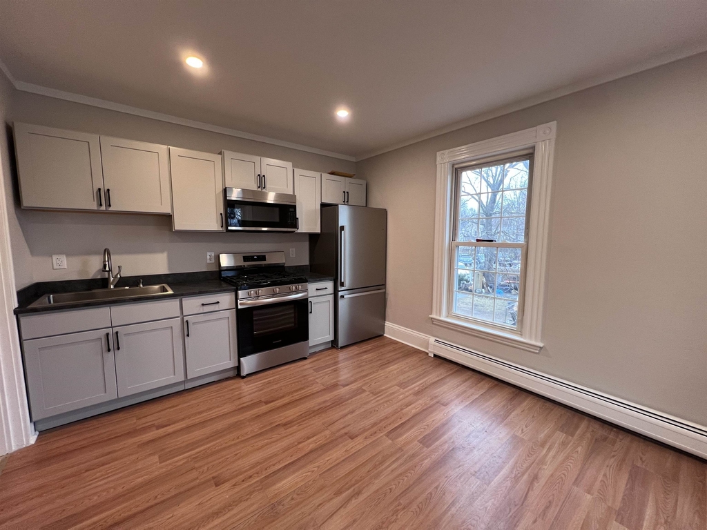 52 Lincoln - Photo 1