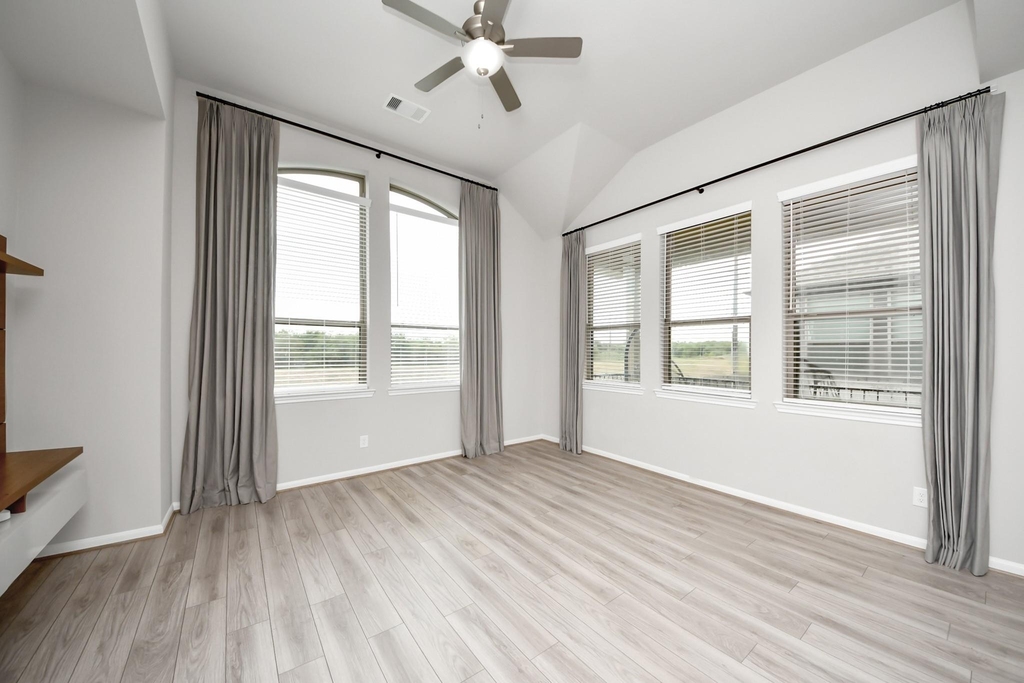 2539 Terrace Point Drive - Photo 15