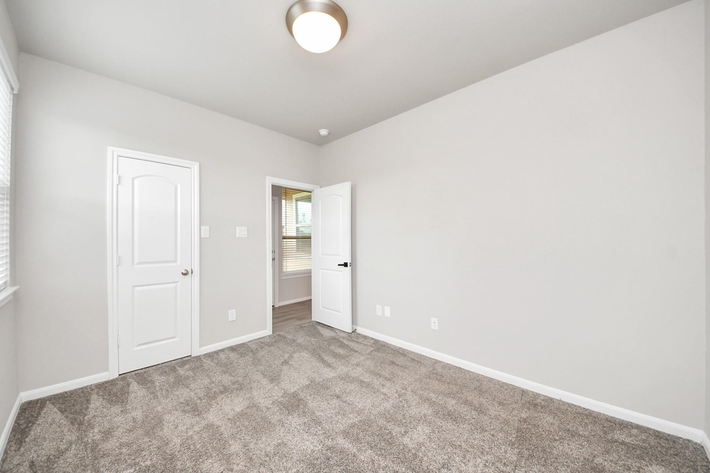 2539 Terrace Point Drive - Photo 31