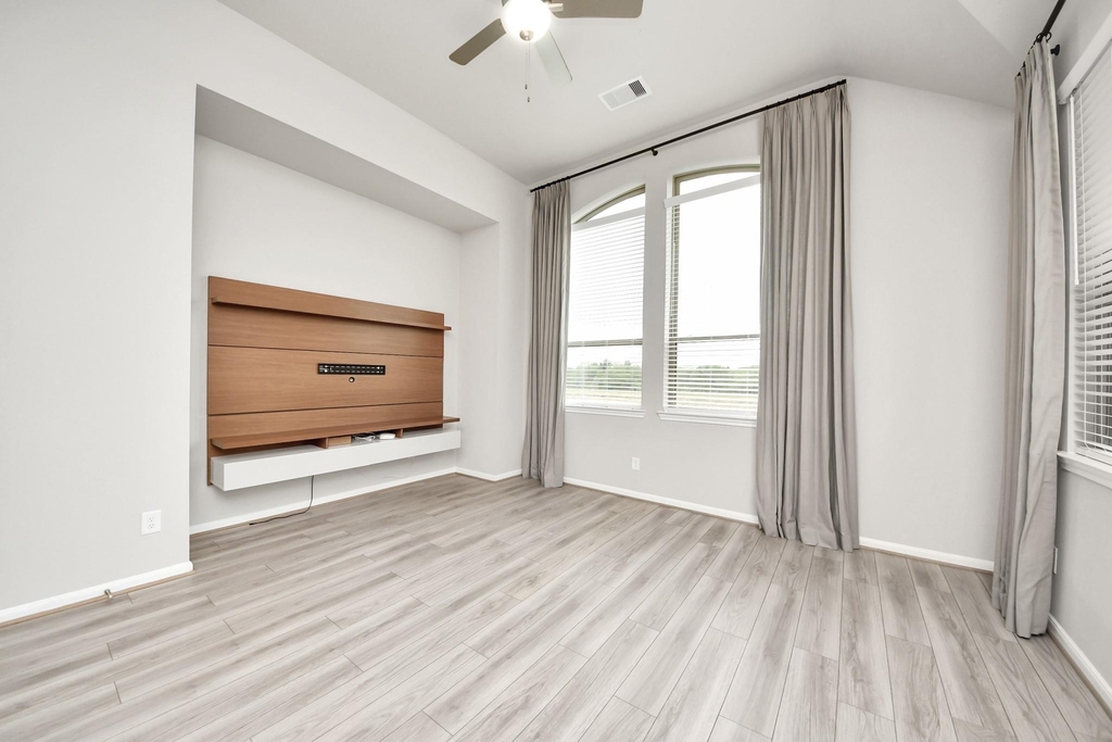 2539 Terrace Point Drive - Photo 13