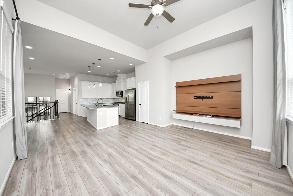 2539 Terrace Point Drive - Photo 14