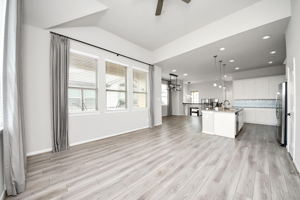2539 Terrace Point Drive - Photo 9