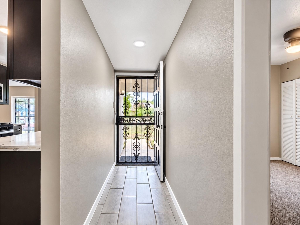4223 Oak Shadows Drive - Photo 5
