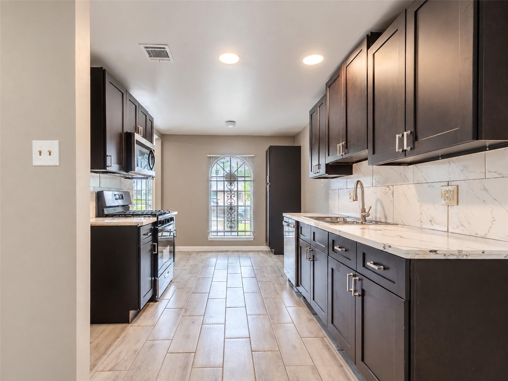 4223 Oak Shadows Drive - Photo 10