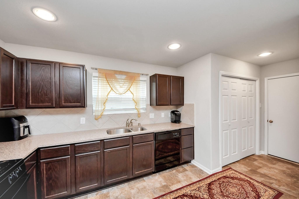 2927 Silverhorn Lane - Photo 23