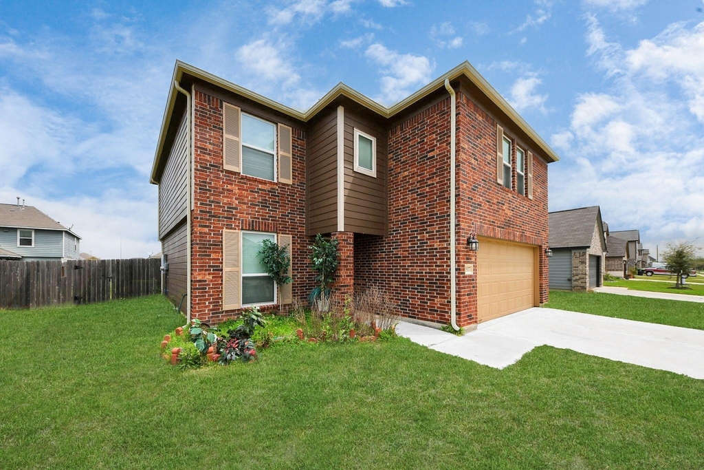 2927 Silverhorn Lane - Photo 1