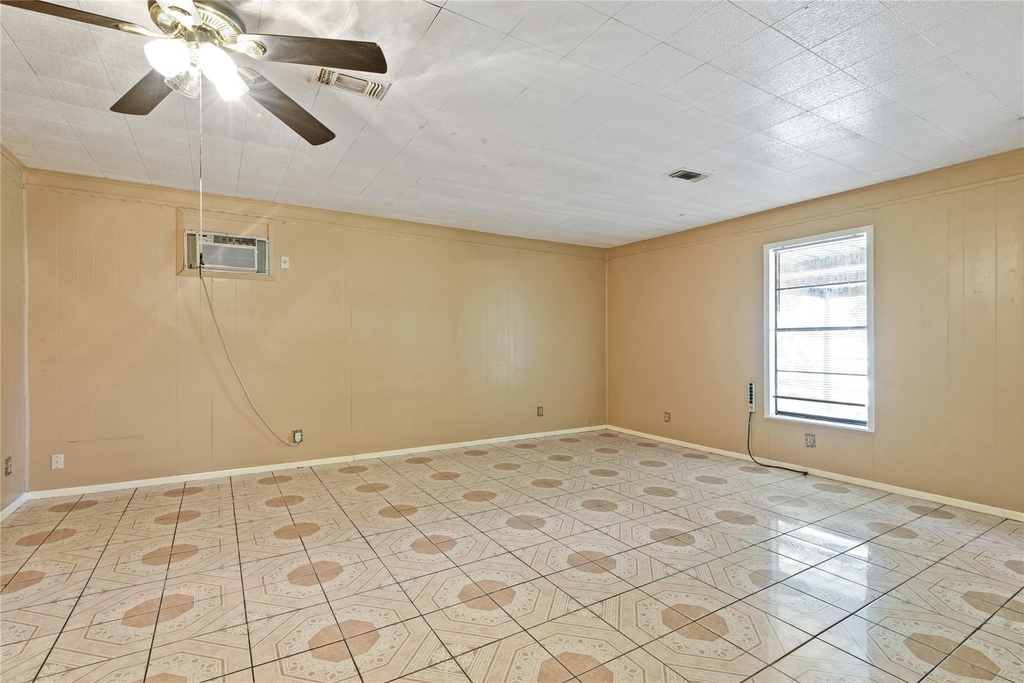 2817 Lancaster Lane - Photo 2