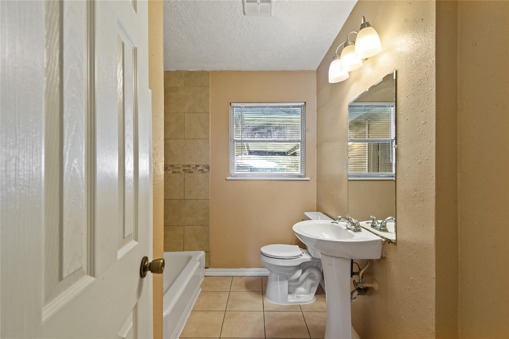 2817 Lancaster Lane - Photo 4