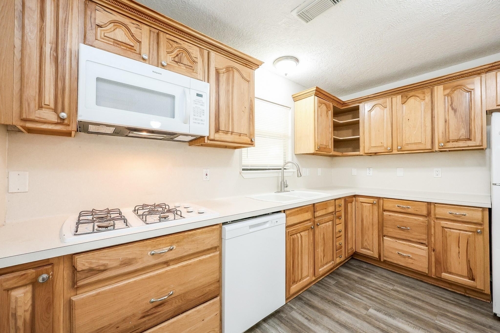 2706 Raymond Street - Photo 6