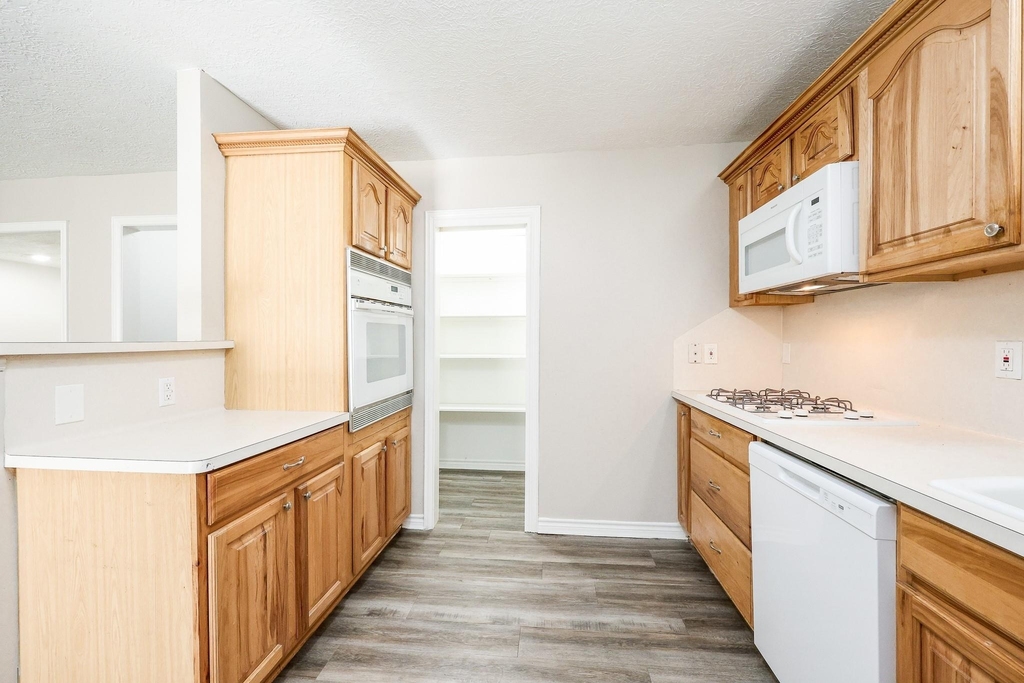 2706 Raymond Street - Photo 7