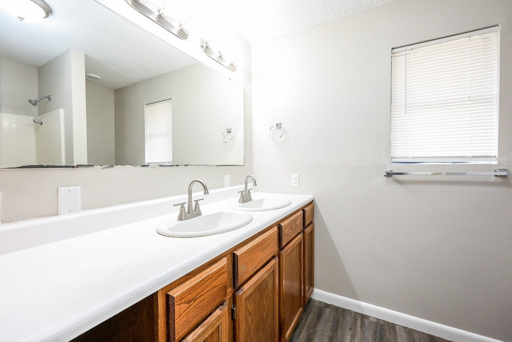 2706 Raymond Street - Photo 13