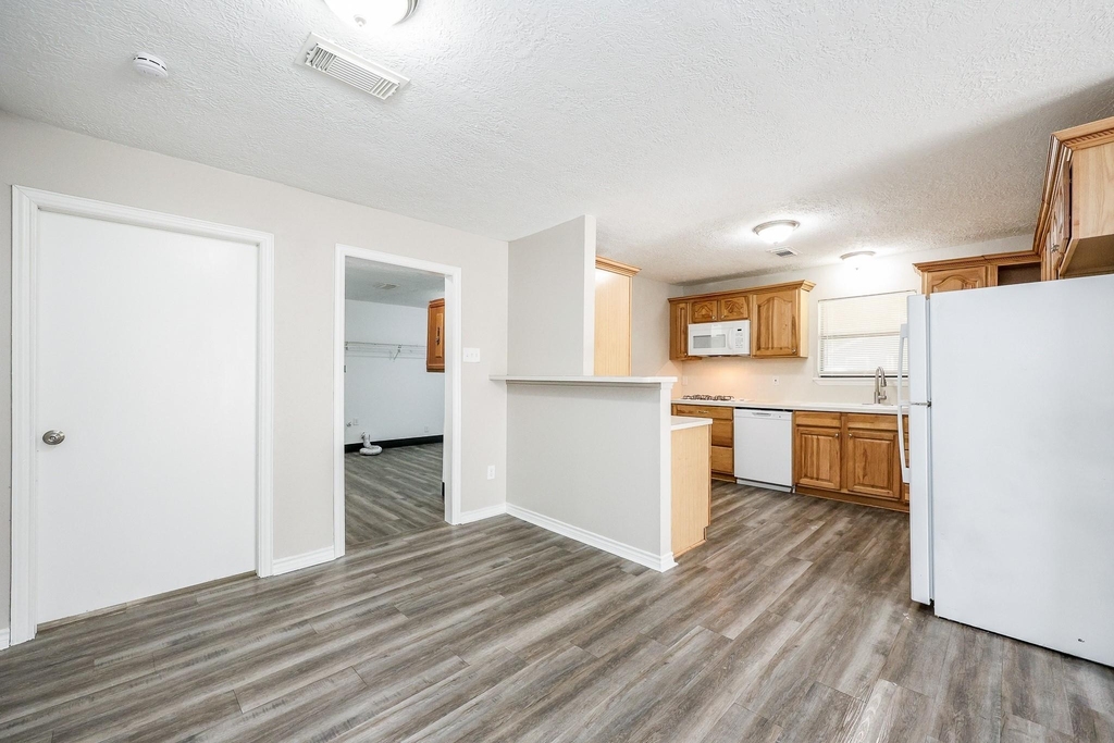 2706 Raymond Street - Photo 9