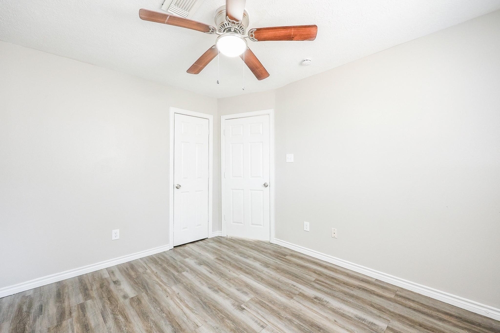 2706 Raymond Street - Photo 18