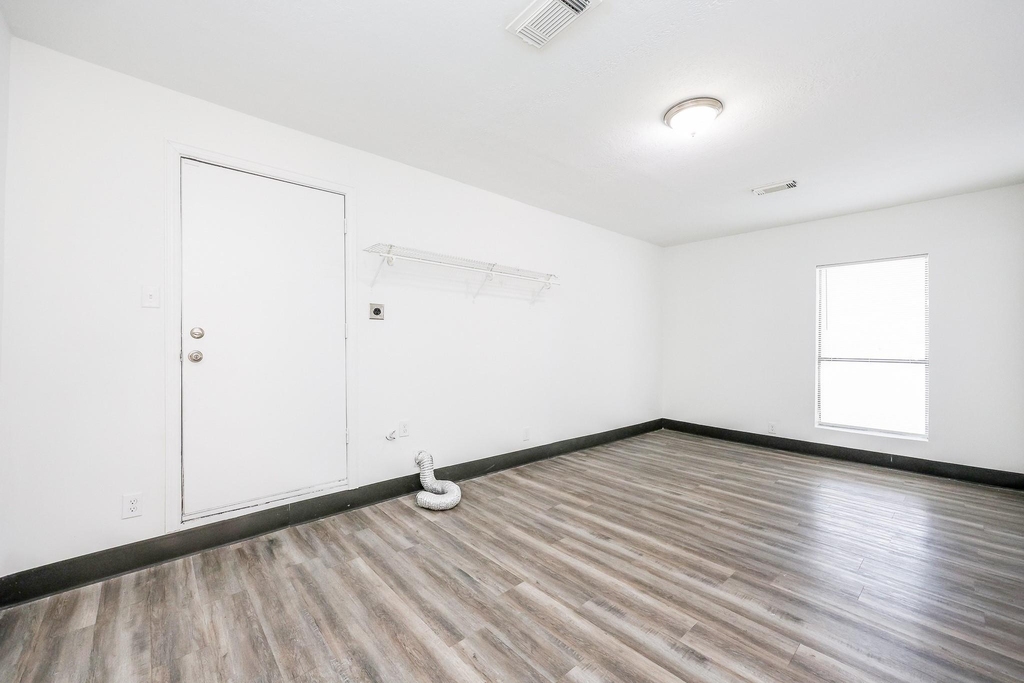 2706 Raymond Street - Photo 11