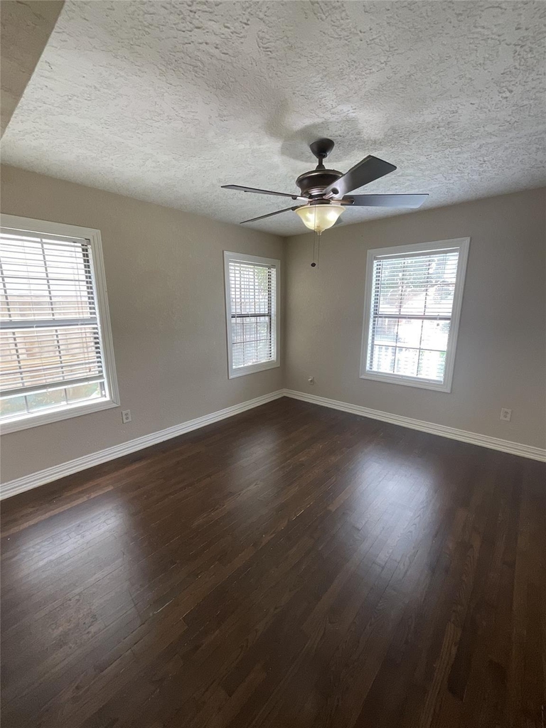 838 E 29th Street - Photo 7