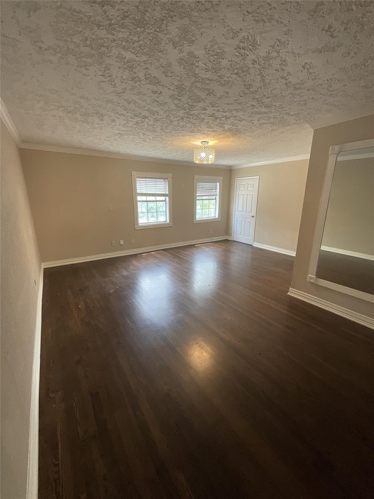 838 E 29th Street - Photo 3