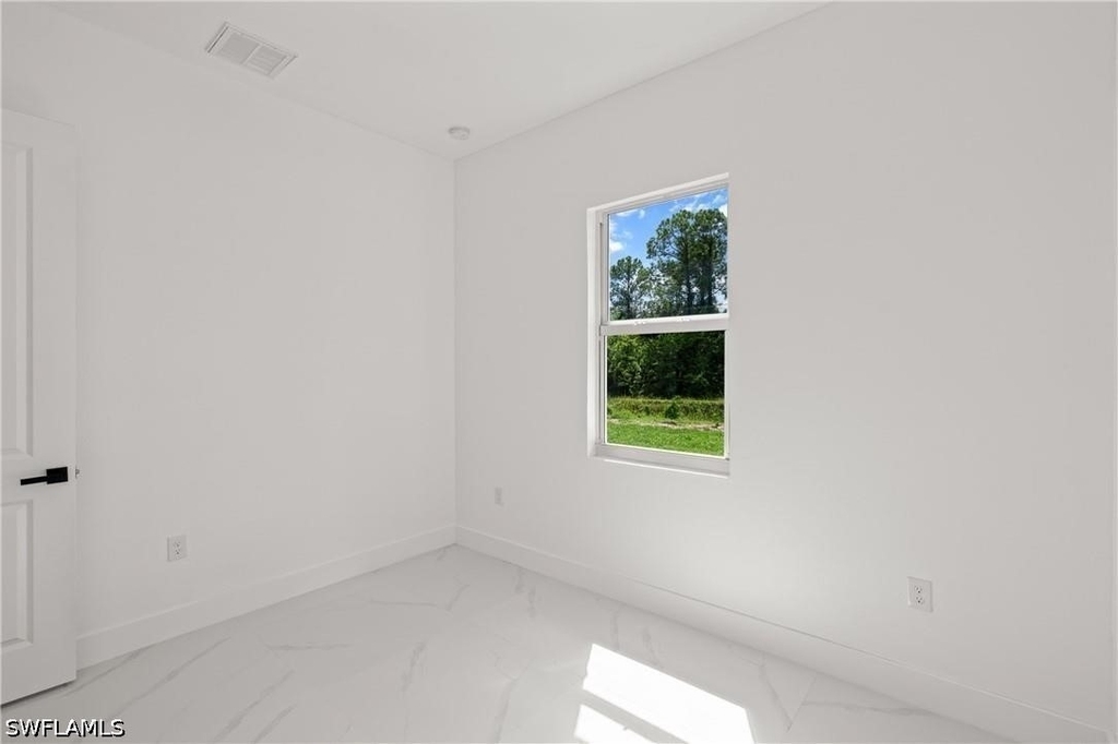 936 Anthony Street E - Photo 12
