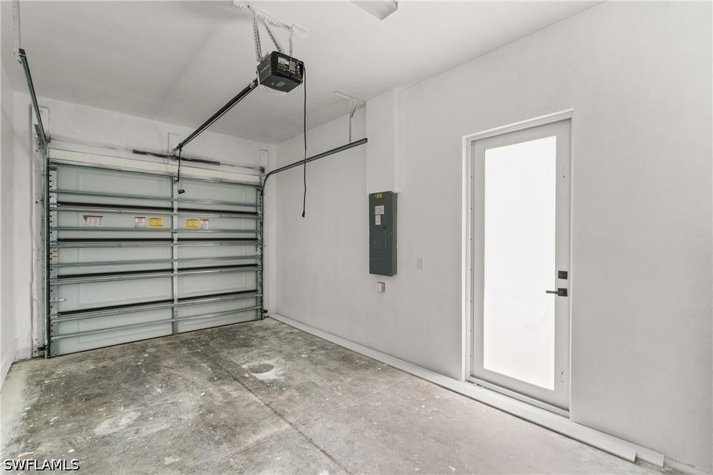 936 Anthony Street E - Photo 17