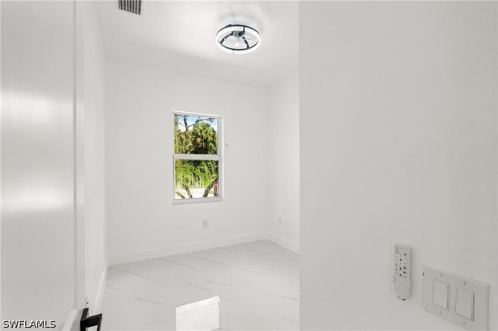936 Anthony Street E - Photo 14
