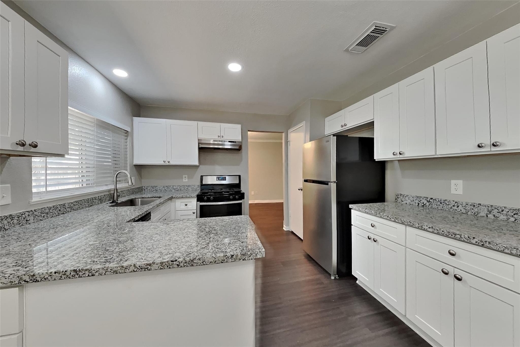 5602 Sage Manor Drive - Photo 3