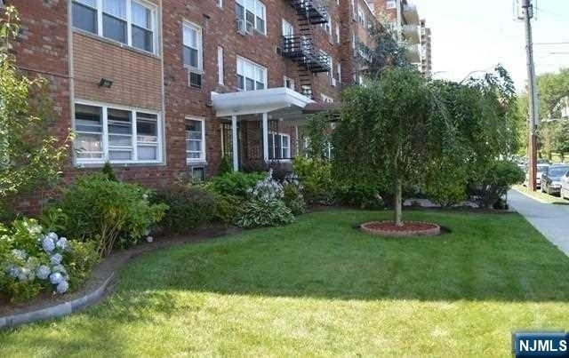 2200 Center - Photo 8