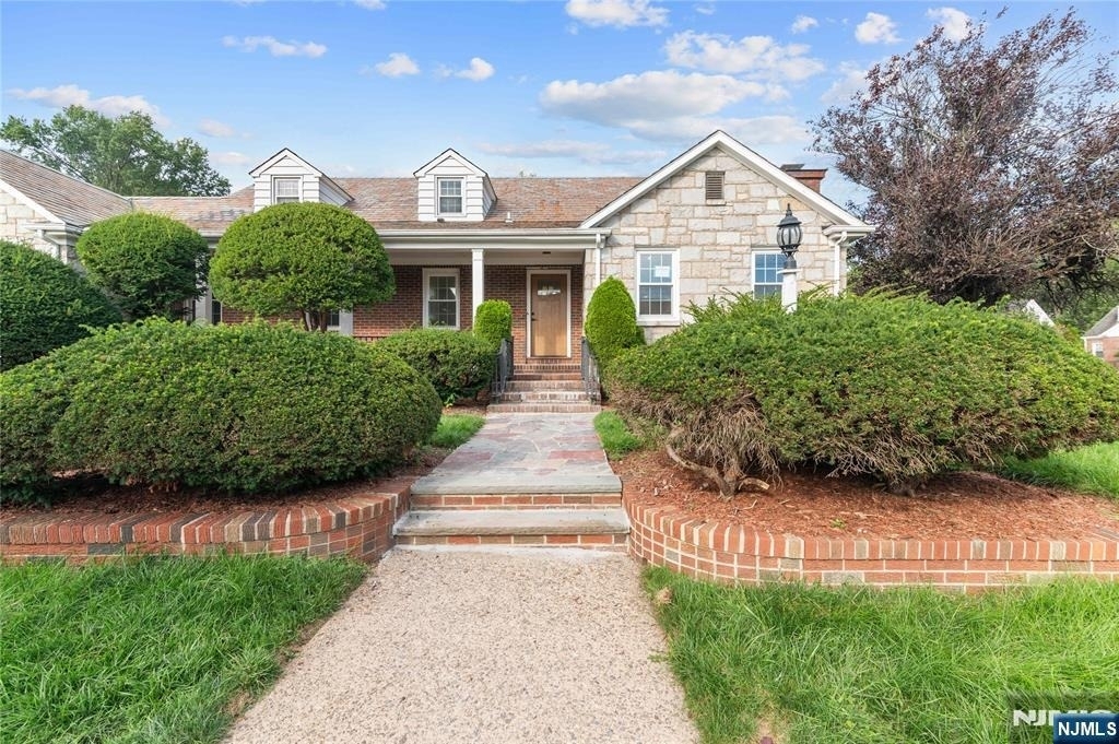 353 Oakdene - Photo 1