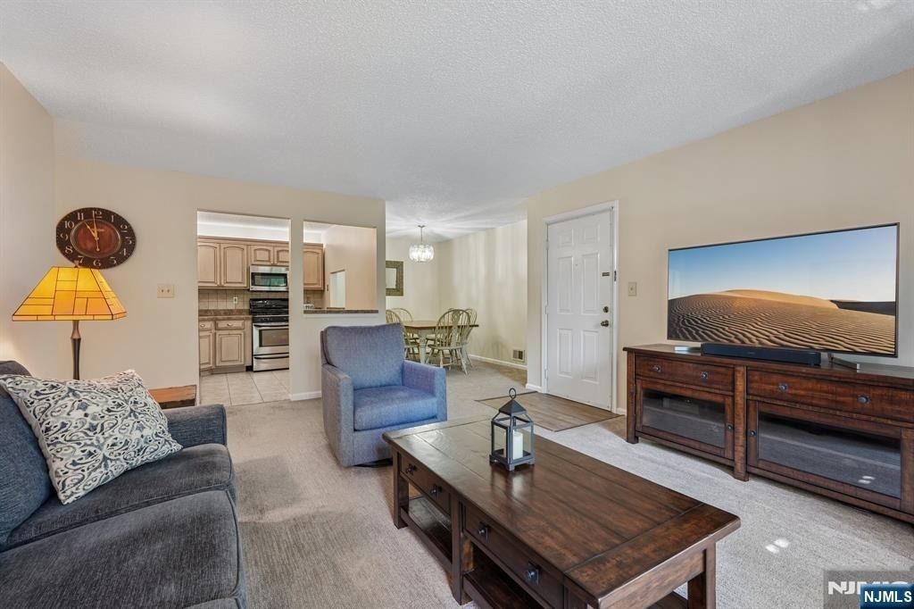 945 Juniper - Photo 7