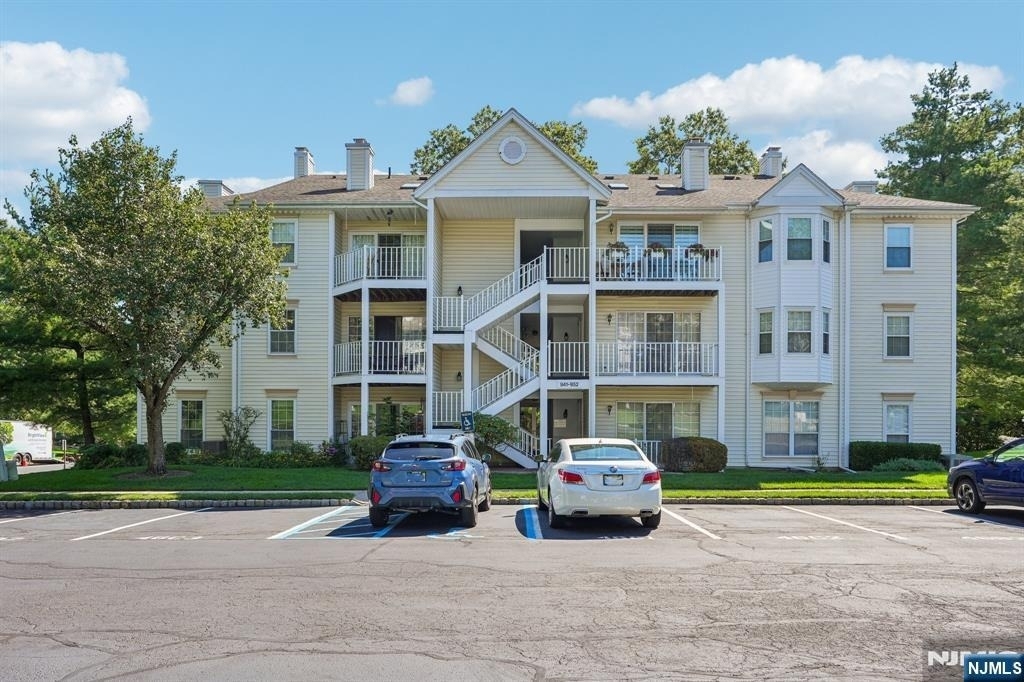 945 Juniper - Photo 0