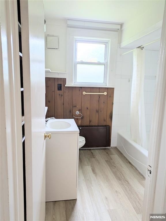 438 Van Dyke - Photo 4