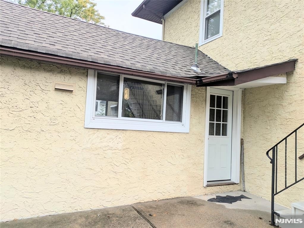 438 Van Dyke - Photo 9