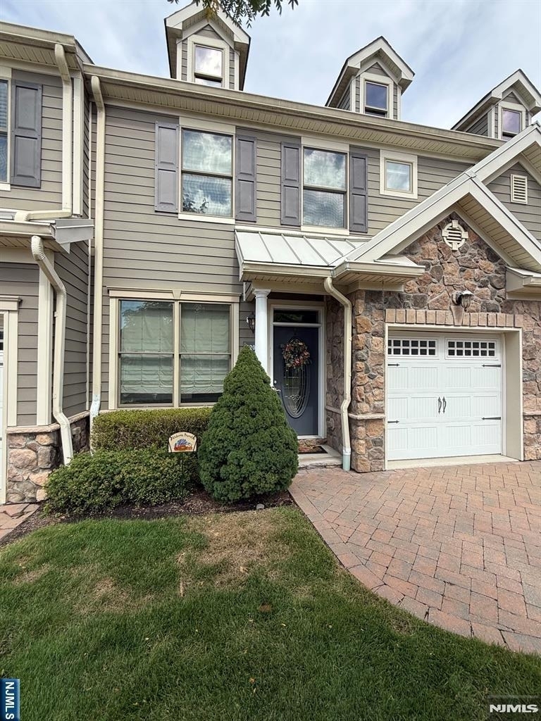 1206 Whitney - Photo 0