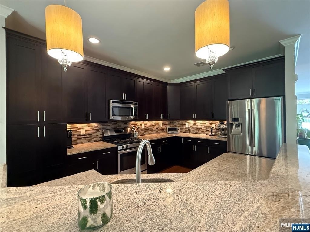 1206 Whitney - Photo 8