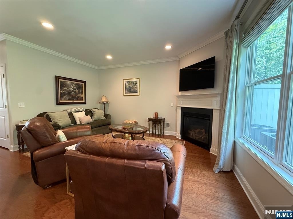 1206 Whitney - Photo 10