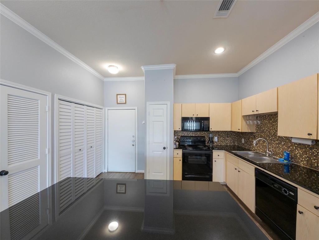 1441 East Street - Photo 8