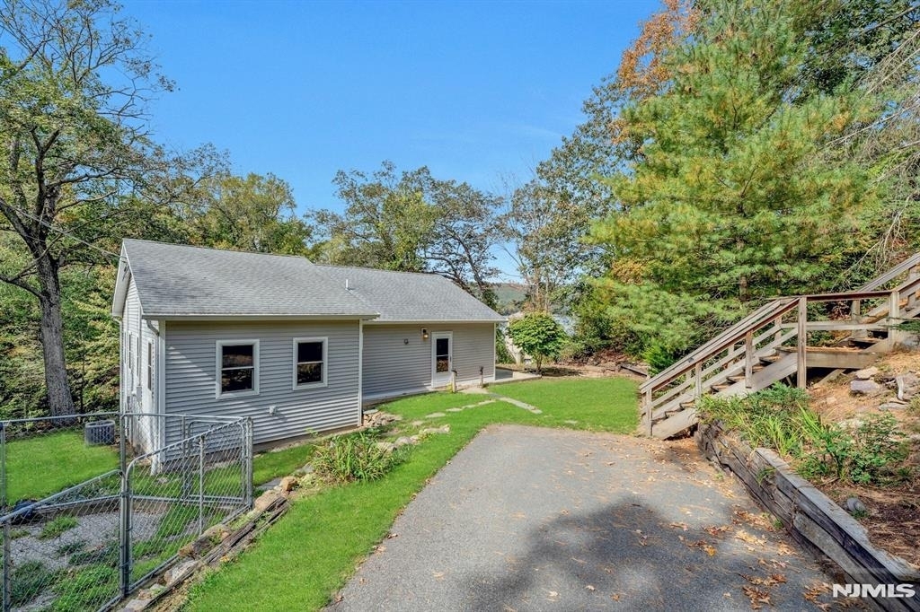 551 E Shore - Photo 2