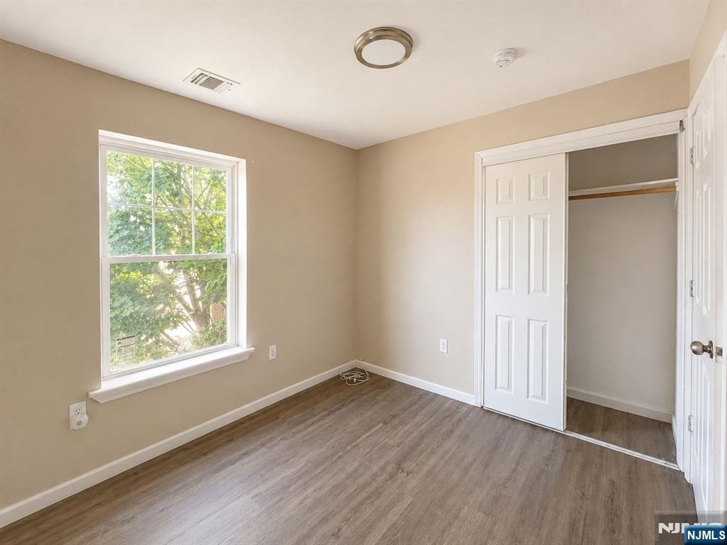 242 Graham - Photo 2